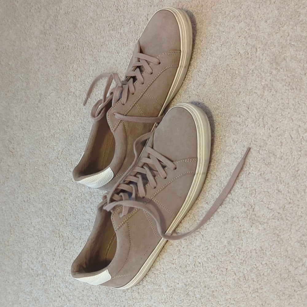 Old Navy women's size 7 tan suede sneakers same day shipping